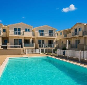 Viddalba Apartment | Green Villetta with a pool