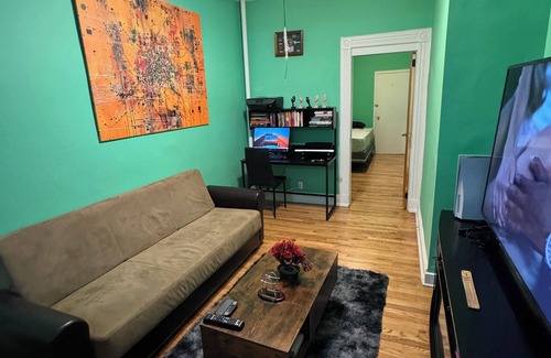 Queens Apartment | Green Walls NYC Cozy Shared Apartment in Vibrant Neighborhood!