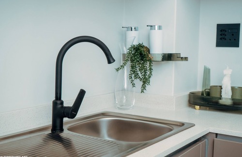 Greater Johannesburg Metropolitan Area Apartment | Green with Envy Apartment-No loadsheddingnBased in the Johannesburg hub Sandton.