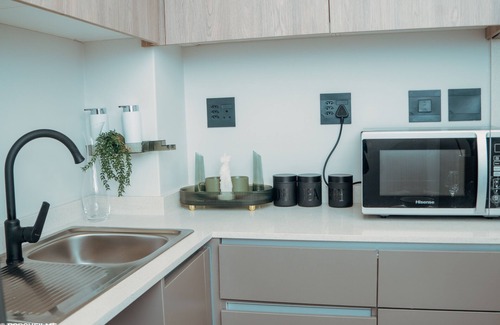 Greater Johannesburg Metropolitan Area Apartment | Green with Envy Apartment-No loadsheddingnBased in the Johannesburg hub Sandton.