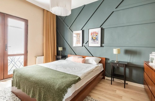 Gumussuyu Mahallesi Apartment | Greenery Apartment with Balcony Near Taksim