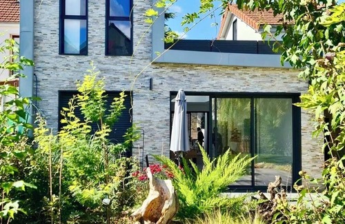 Bagneux House | Greenery House near Paris