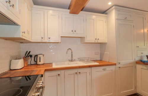 Norton Sub Hamdon Cottage | GREENHAM RISE, family friendly, with a garden in Norton-Sub-Hamdon