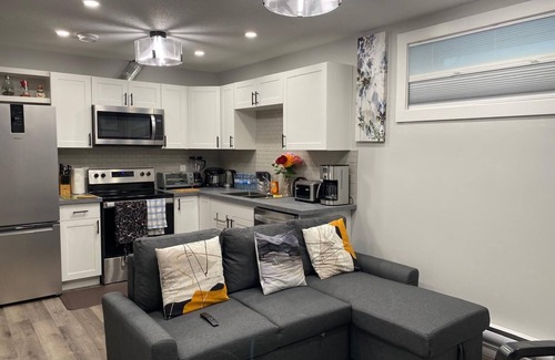 Regina House | Greensville 2Bedroom, 3Bed Spacious, Cozy Guest Suite in the Greens, East Regina