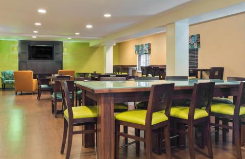 Pacific Beach Hotel | GreenTree Inn San Diego Mission Bay