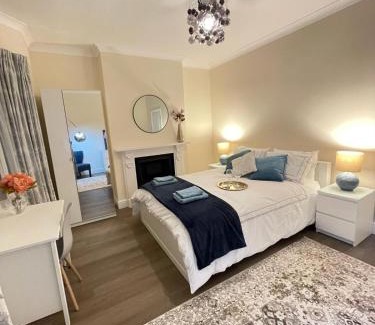 Charlton Apartment | Greenwich Holiday Home