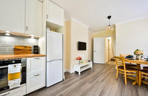 Charlton Apartment | Greenwich Holiday Home
