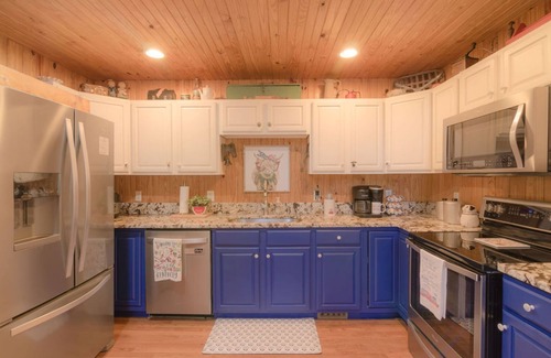 Somerset Cabin | Greenwood Cabin 1 mile from Lake Cumberland.