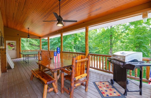 Somerset Cabin | Greenwood Cabin 1 mile from Lake Cumberland.