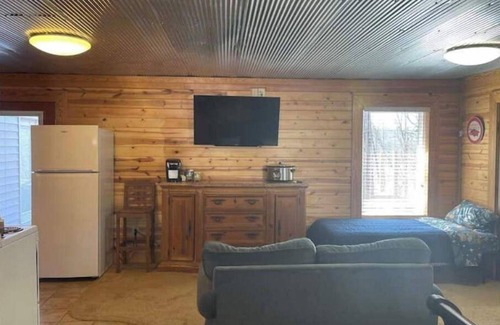 Edgemont Apartment | Greers Ferry Lake Front Studio