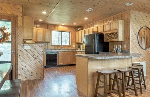 Innsbrook Ski Chalet | Grendel Grove Getaway by StayLage