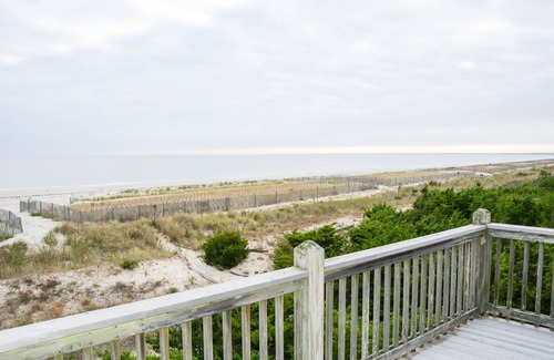 Green Creek House | Grey Gulle On The Beach