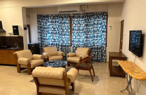 Banjara Hills Apartment | Grey Home