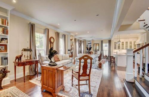 Grandview Heights House | Grey Mist - Recharge in a Stylish Home Near Downtown