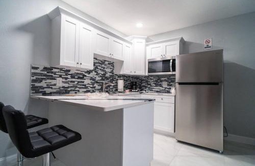 Tampa Apartment | Grey Novo Studio + free-parking&wifi