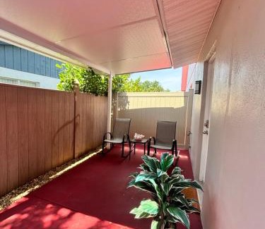 Tampa Apartment | Grey Novo Studio + free-parking&wifi