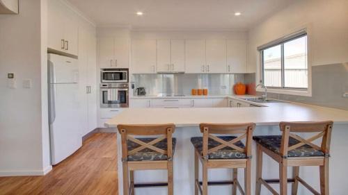 Lake Wangary House | Grey On The Bay