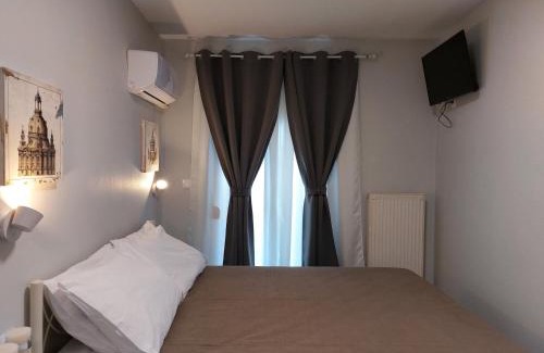 Sykies Apartment | Grey Room