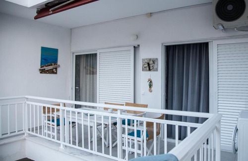 Paralia Dionysiou Apartment | Grey Theros Apartments