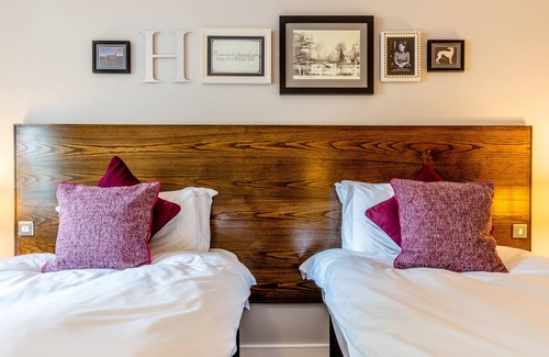 Carshalton Central Hotel | Greyhound Hotel