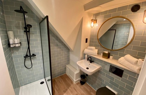 Carshalton Central Hotel | Greyhound Hotel