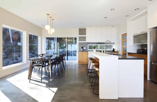Saint-Joseph-de-la-Rive House | Greystone - View + 4 King Begs + SPA + Pool table + Fireplace