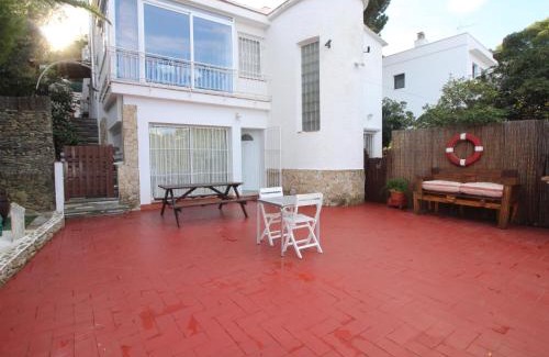 Llanca Apartment | GRIFEU 4 - Apartamento situado muy cerca de la playa de Cap Ras, para 4 personas - ES-228-194