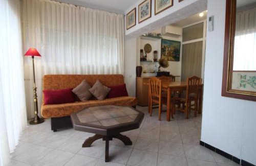 Llanca Apartment | GRIFEU 4 - Apartamento situado muy cerca de la playa de Cap Ras, para 4 personas - ES-228-194