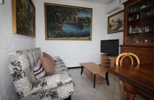 Llanca Apartment | GRIFEU 6 - Apartamento situado muy cerca de la playa de Cap Ras, para 6 personas - ES-228-195