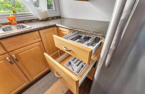 Kawartha Lakes House | Grill & Chill: 4BR Bayside Sunroom Oasis
