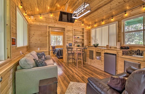 Show Low Cottage | Grill, Fire Pit: Pet-friendly Lakeside Cottage!