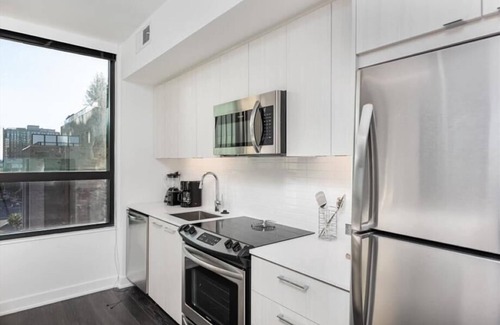 Reston Apartment | Grill, Sundeck &Terrace | Move-in Ready | nr Spring Hills