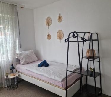 Niederzwehren Apartment | Grimm Apartment 2