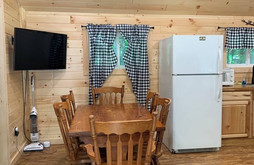 Inlet Cabin | Grizzly Cabin at The Bears Cottages in Inlet