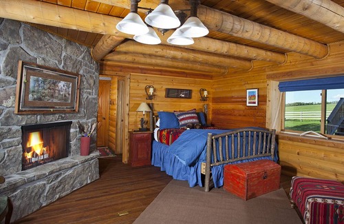Emigrant Cabin | Grizzly Creek Ranch-Stunning, rustic elegant ranch retreat near Yellowstone!