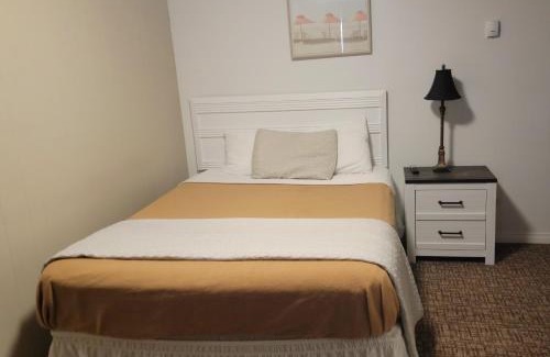 Swan Hills Hotel | GRIZZLY MOTEL