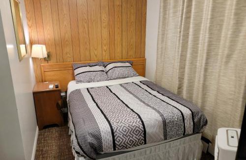 Swan Hills Hotel | GRIZZLY MOTEL