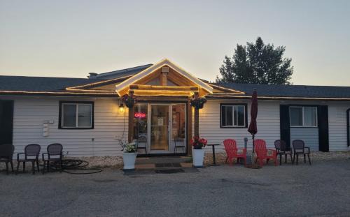 Swan Hills Hotel | GRIZZLY MOTEL