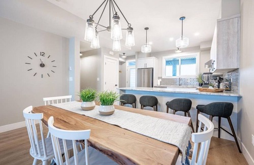 Snow Pine Estates House | Grizzly Ridge Getaway-Brand New, Hot Tub,Sleeps 11