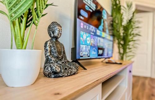 Zentrum-Nord Apartment | Große 3 Schlafzimmer Unterkunft mit Küche, Bad, Waschmaschine & Balkon am Zoo