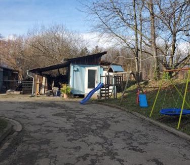 Lahr Apartment | Große 3 Zi Wohnung auf der Pferde Farm
