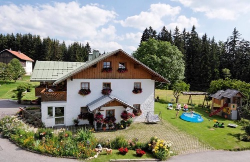 Mauth Apartment | Große Ferienwohnung (90qm) mit Balkon und Wintergarten