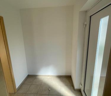 Ergoldsbach Apartment | Große gemütliche Ferienwohnung Landshut, 24-7, WLAN, Parkplatz, Top ausgestattet