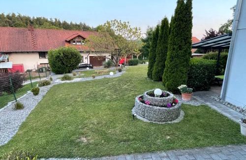 Ergoldsbach Apartment | Große gemütliche Ferienwohnung Landshut, 24-7, WLAN, Parkplatz, Top ausgestattet