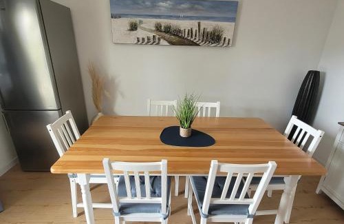 Oftersheim Apartment | Große,Schöne FeWo nähe Schwetzingen-Hockenheim 3 Zimmer mit Balkon