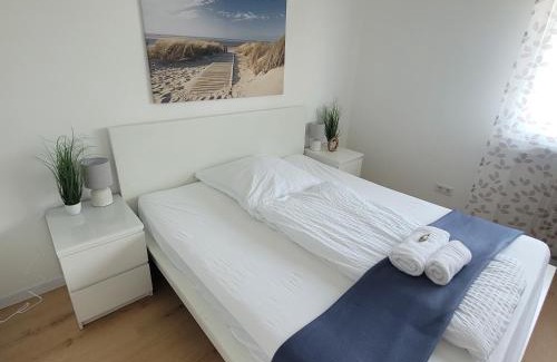 Oftersheim Apartment | Große,Schöne FeWo nähe Schwetzingen-Hockenheim 3 Zimmer mit Balkon