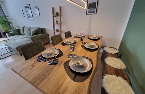 Schonach im Schwarzwald Apartment | Große Terrasse, Netflix, 5min zum Skilift, 6 Personen, Waldnah,