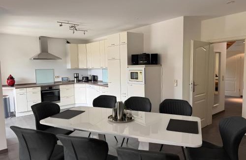 Beselin House | Großes Ferienhaus Im Grünen -