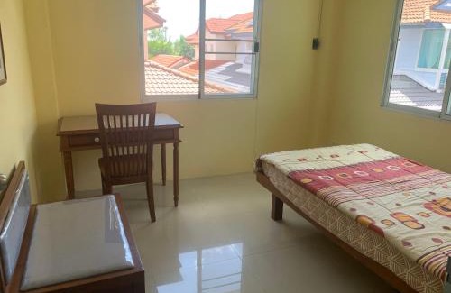 Rangsit Apartment | Großes Haus mit Garten, Bangkok