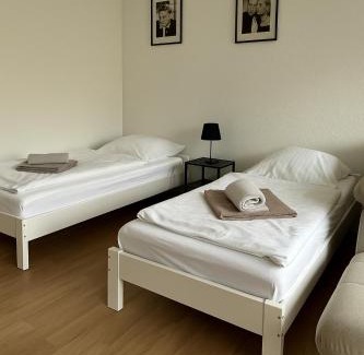Chemnitz Apartment | Großzügige Ferienwohnung mit Balkon 2 Parkplätze Badewanne